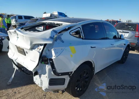 2023 Tesla Model Y Awd/Long Range Dual Motor All-Wheel Drive z USA, uszkodzony, nr VIN 7SAYGAEEXPF708537